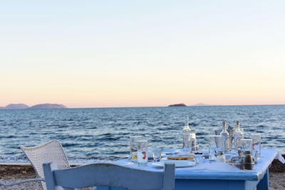 Γιατί το ούζο ασπρίζει όταν του προσθέτουμε νερό;