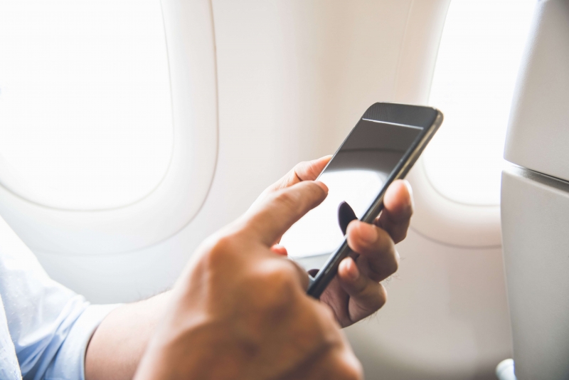 Γιατί δεν επιτρέπεται να χρησιμοποιούμε το κινητό μας στο αεροπλάνο;